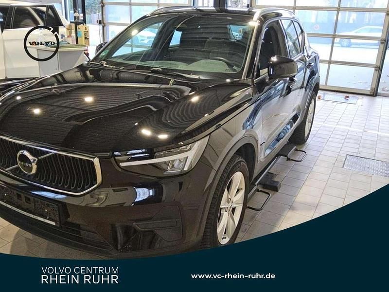 Schwarz onyx black / metallic Gebraucht 2023 Volvo XC40 Core SUV | 28.650 € (Superpreis) - Bild 1/2