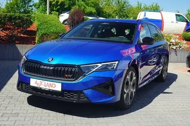 Neu Skoda Octavia RS 265 PS (194 kW) 2025 Raceblaumet. Kombi