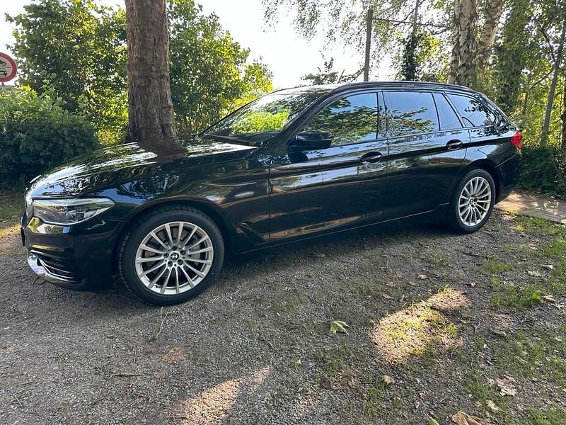 Schwarz Gebraucht 2019 BMW 530 Sport Line Kombi | 29.500 € (Superpreis) - Bild 1/4