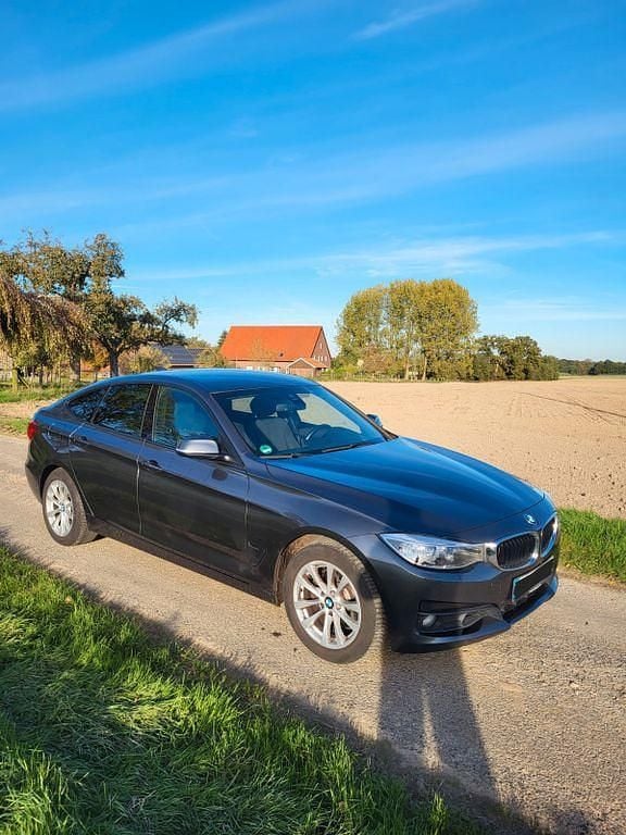 Gebraucht BMW 325 Sport Line 218 PS (160 kW) 2016 Grau Limousine