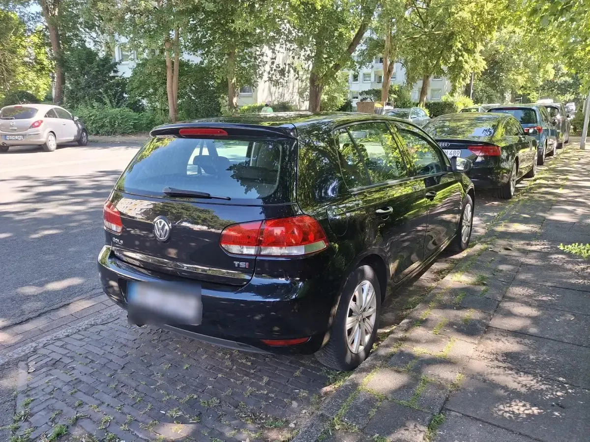 Gebraucht VW Golf VI 102 PS (75 kW) 2011 Schwarz Kleinwagen
