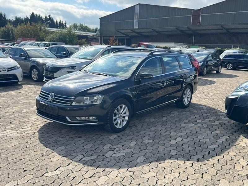 Schwarz Gebraucht 2014 VW Passat Comfortline Kombi | 5.450 € (Guter Preis) - Bild 1/4