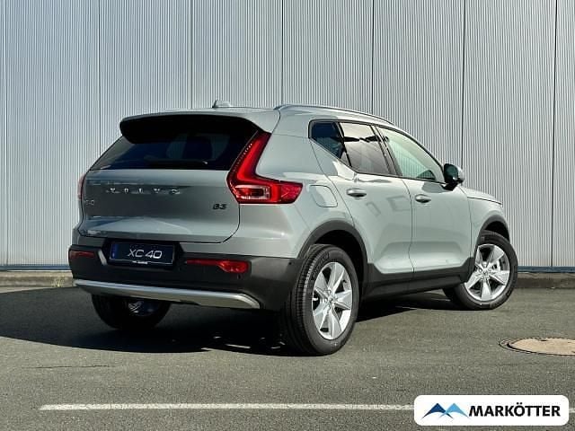 Neu Volvo XC40 Core 163 PS (119 kW) 2026 Grau SUV