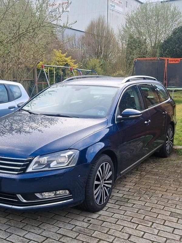 Gebraucht VW Passat 140 PS (102 kW) 2011 Blau Kombi