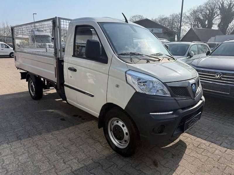 Second-hand Piaggio Porter 106 CP (77 kW) 2023 Alb SUV