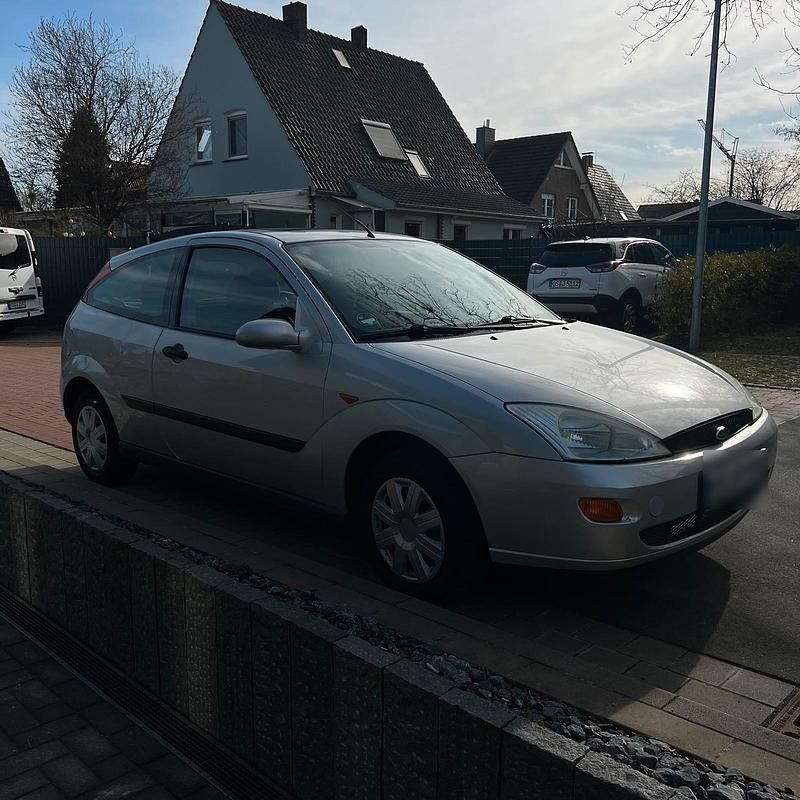 Gebraucht Ford Focus 75 PS (55 kW) 1999 Silber Kleinwagen