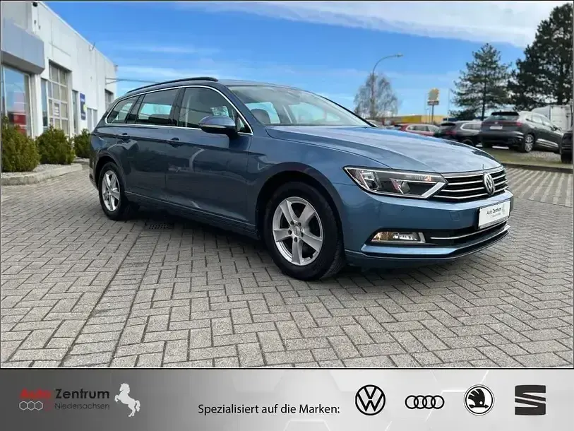 Gebraucht VW Passat Comfortline 190 PS (139 kW) 2018 Harvard blue metallic Kombi