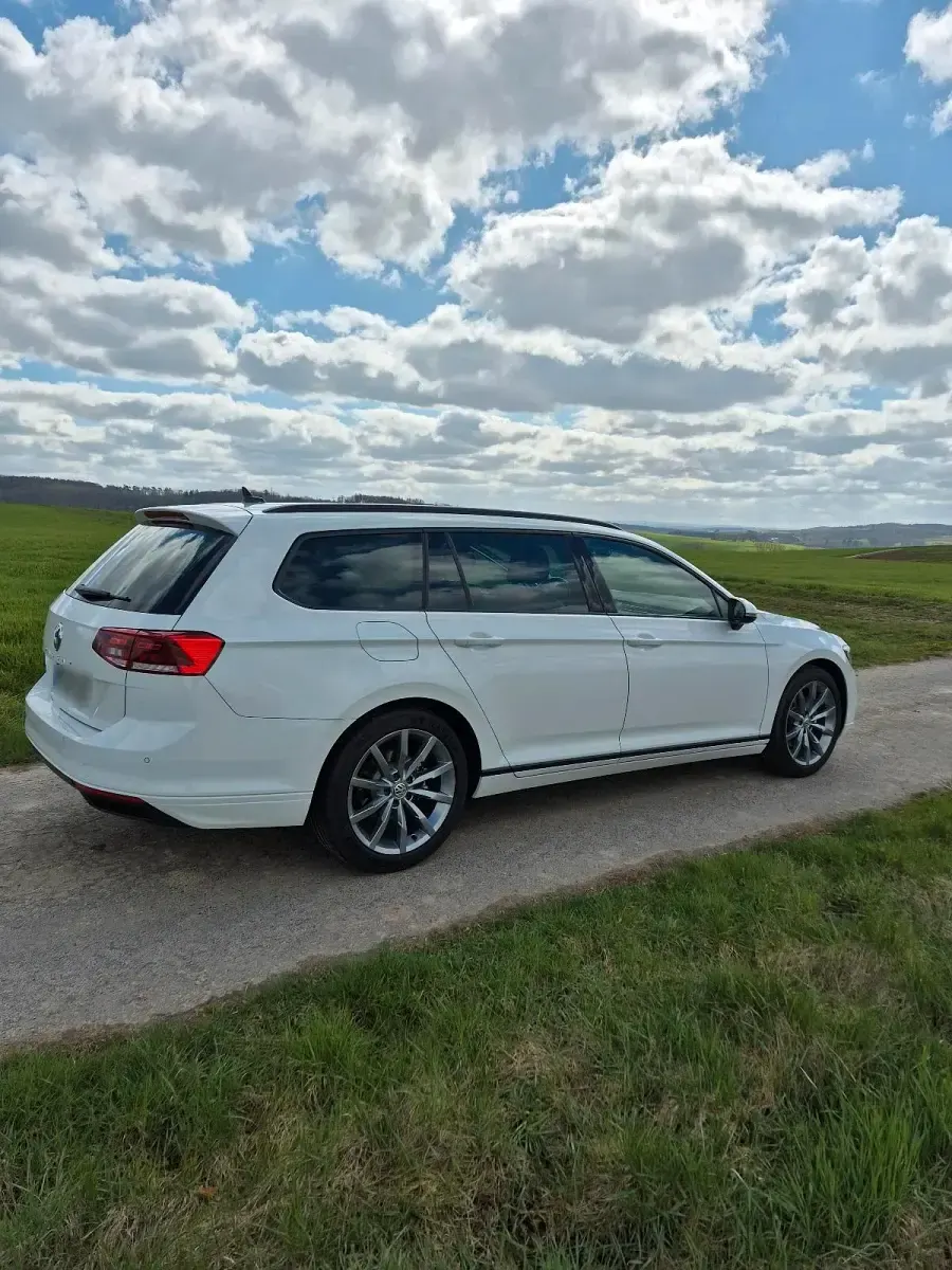 Gebraucht VW Passat 120 PS (88 kW) 2019 Weiß Kombi