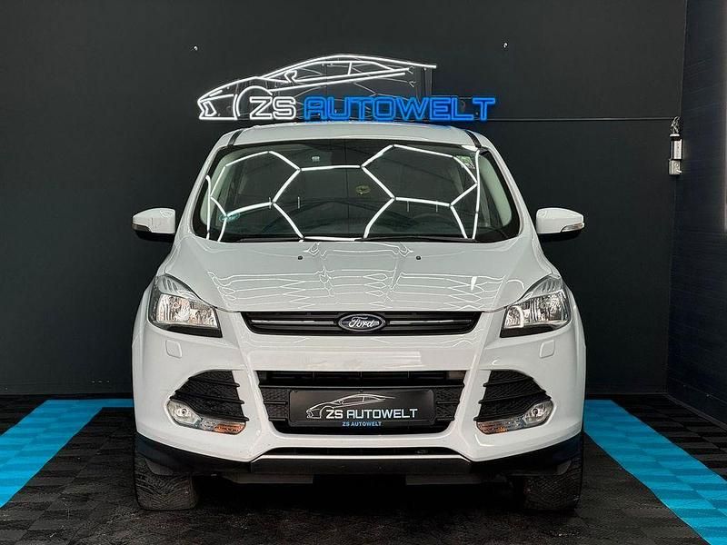 Gebraucht Ford Kuga Trend 150 PS (110 kW) 2016 Weiß SUV