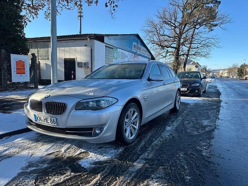 Silber Gebraucht 2011 BMW 520 Sport Line Kombi | 8.600 € (Guter Preis) - Bild 1/4