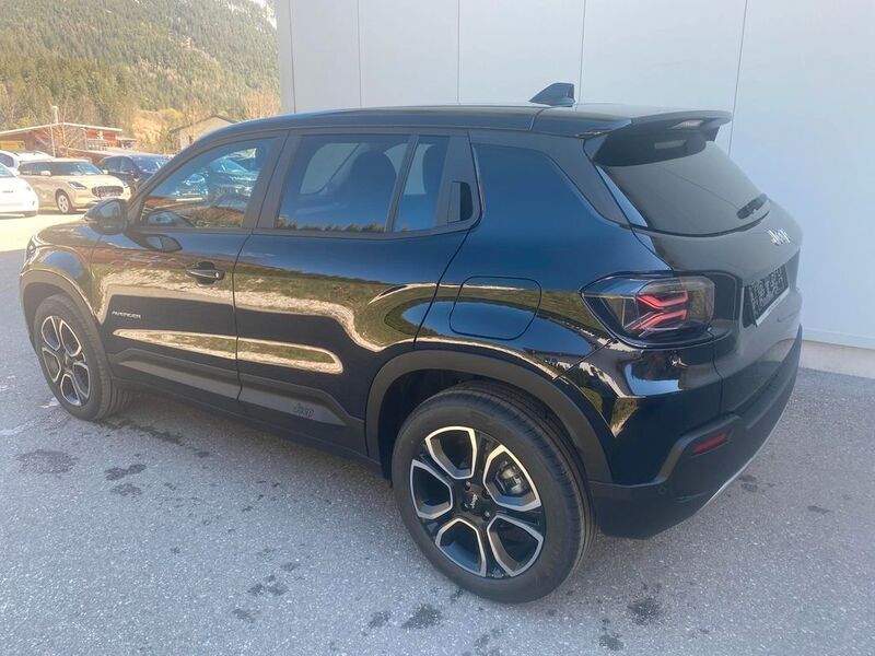 Neu Jeep Avenger Altitude 101 PS (74 kW) 2025 Schwarz SUV