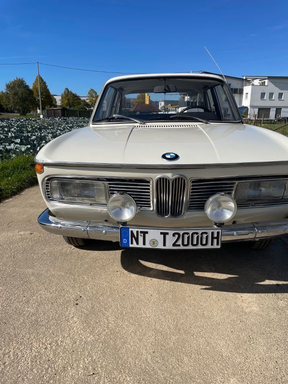 Weiß Gebraucht 1972 BMW 2000 Limousine | 12.950 € - Bild 1/4