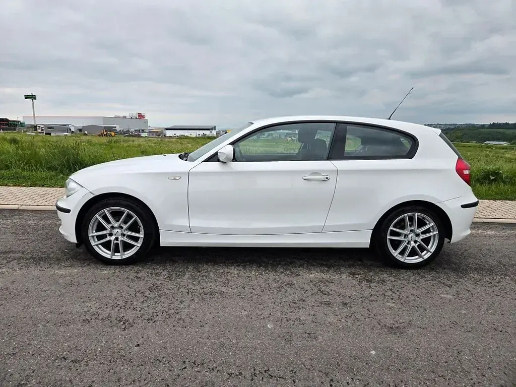 Gebraucht BMW 120 Performance 122 PS (89 kW) 2010 Weiß Kleinwagen