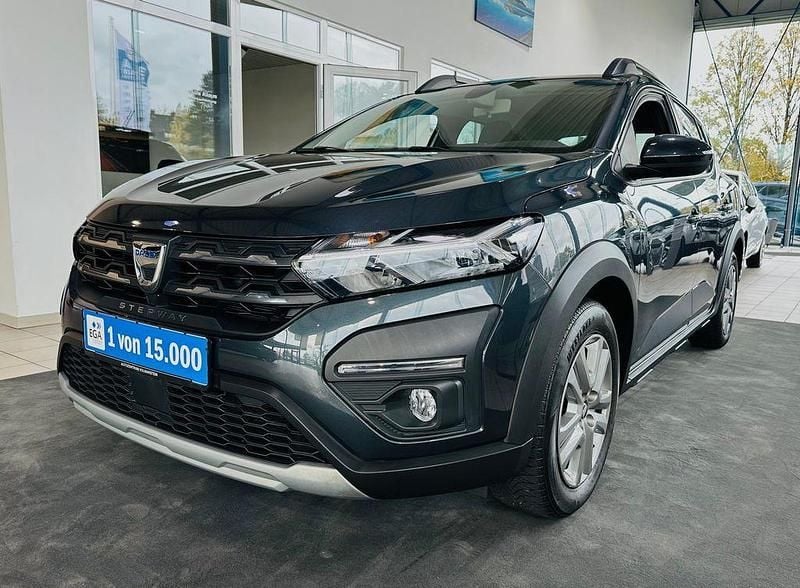 Grau Gebraucht 2021 Dacia Sandero Comfort Kleinwagen | 12.880 € (Guter Preis) - Bild 1/4