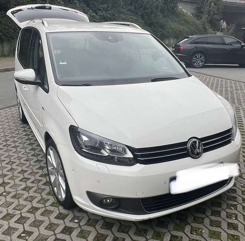 Weiß Gebraucht 2013 VW Touran Life Van / Kleinbus | 8.199 € (Fairer Preis) - Bild 1/4