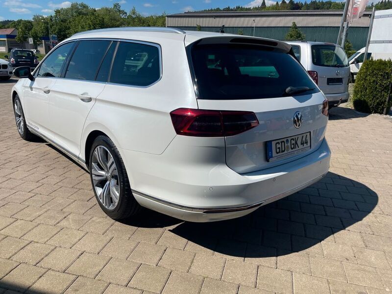 Gebraucht VW Passat 150 PS (110 kW) 2018 Weiß Limousine