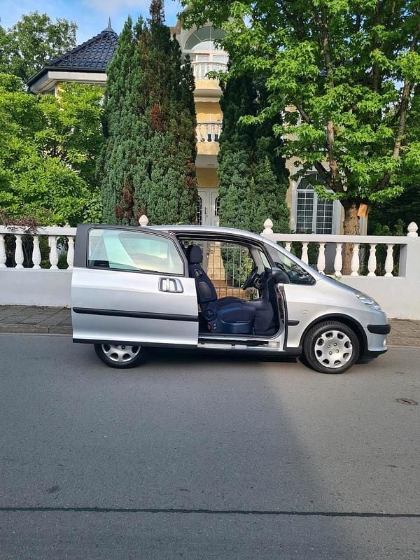 Silber Gebraucht 2006 Peugeot 1007 Kleinwagen | 3.300 € (Fairer Preis) - Bild 1/4