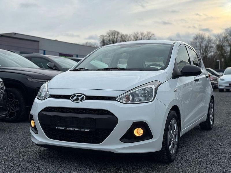 Gebraucht Hyundai i10 Basis 67 PS (49 kW) 2016 Weiß Kleinwagen