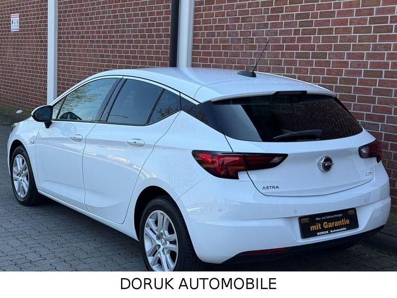 Gebraucht Opel Astra Dynamic 110 PS (80 kW) 2015 Weiß Limousine