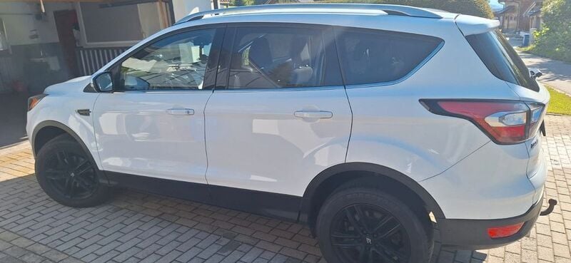 Weiß Gebraucht 2017 Ford Kuga Cool & Connect SUV | 11.200 € (Guter Preis) - Bild 1/4