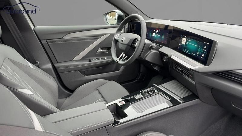 Neu Opel Astra 131 PS (96 kW) 2025 Weiss / arktisweiss Kombi