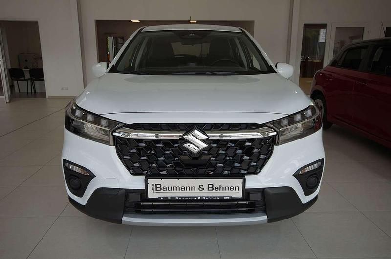 Cool white pearl Neu 2025 Suzuki SX4 S-Cross SUV | 23.790 € (Guter Preis) - Bild 1/4