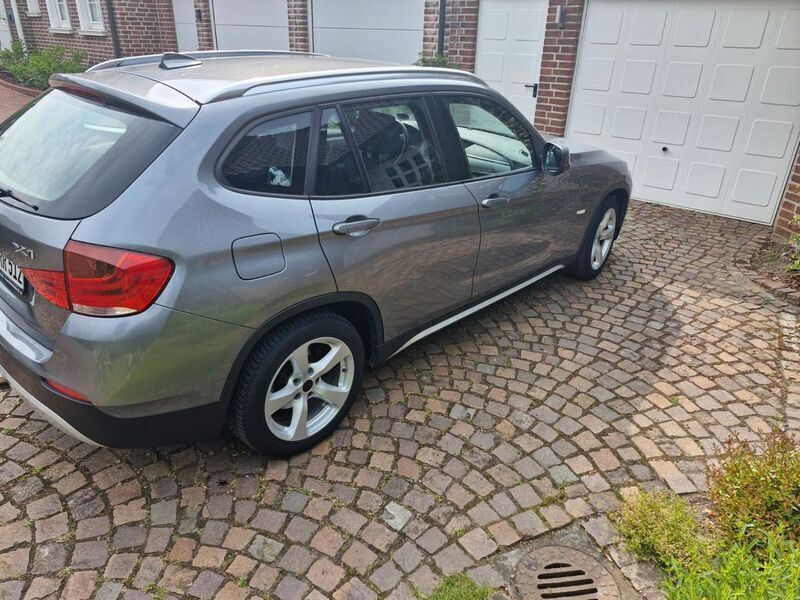 Grau Gebraucht 2011 BMW X1 SUV | 7.000 € (Teuer) - Bild 1/4