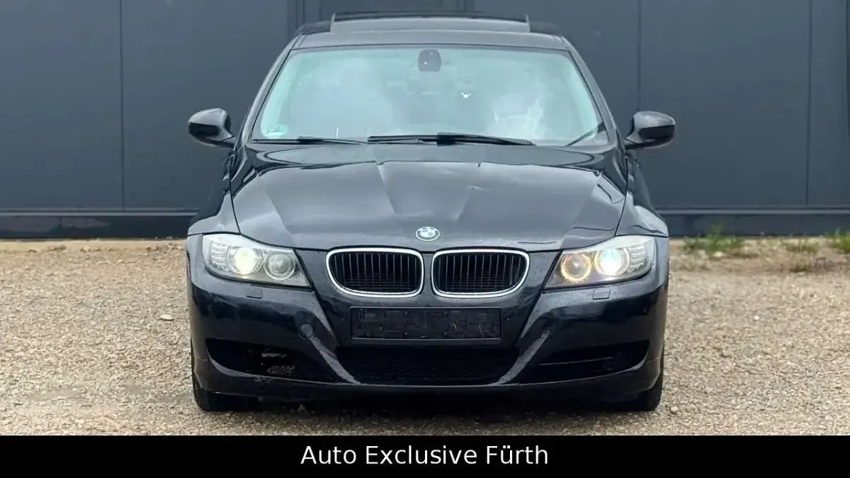 Gebraucht BMW 320 170 PS (125 kW) 2011 Saphirschwarz Limousine