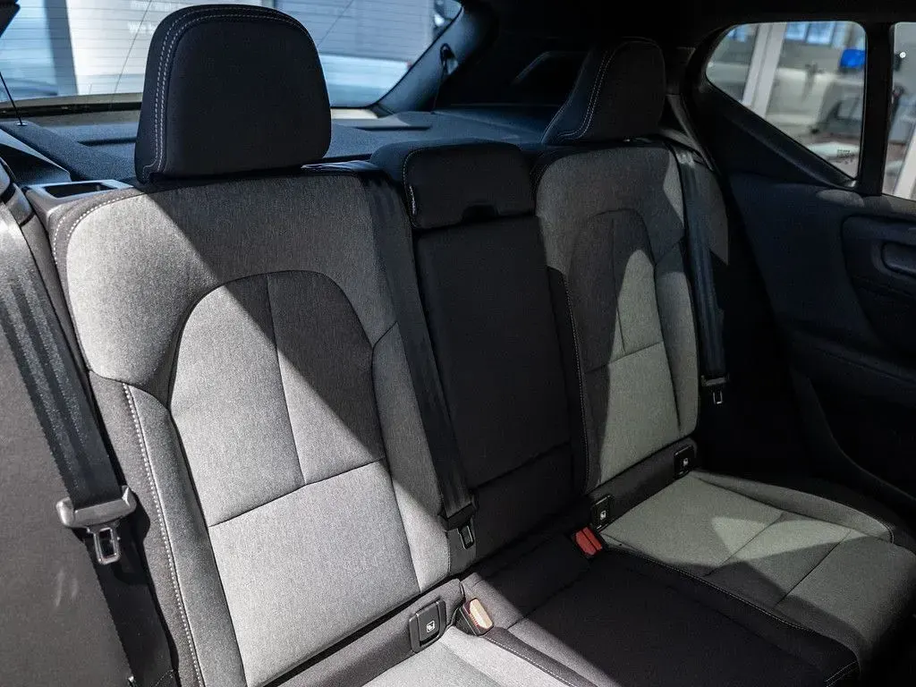 Neu Volvo XC40 Plus 163 PS (119 kW) 2026 Weiß SUV
