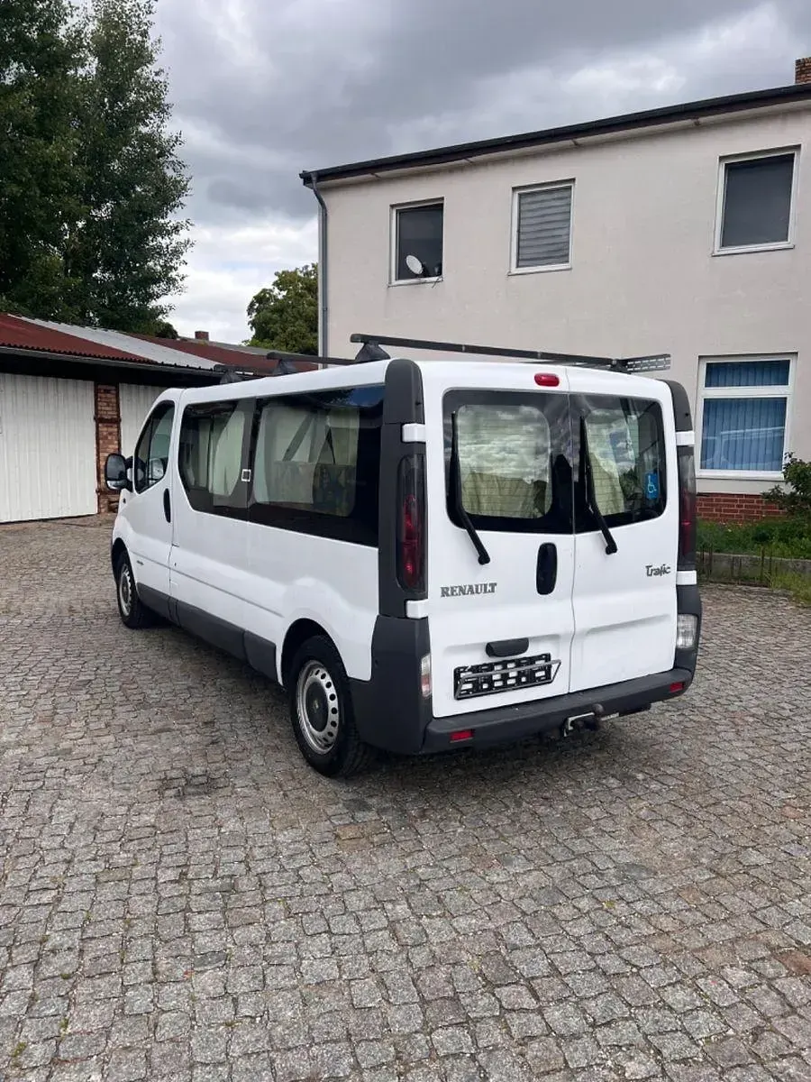 Gebraucht Renault Trafic 82 PS (60 kW) 2004 Weiß Van / Kleinbus