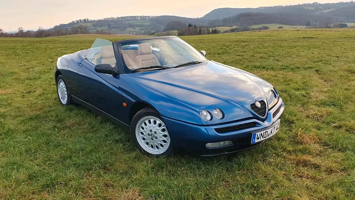 Second-hand Alfa Romeo Spider 150 CP (110 kW) 1998 Albastru Cabrio