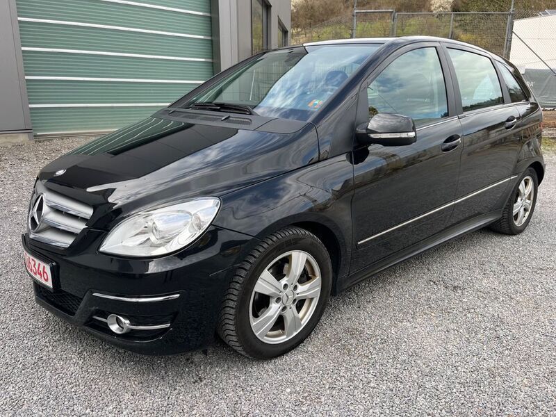 Kosmosschwarz Gebraucht 2010 Mercedes B200 Van / Kleinbus | 3.490 € (Fairer Preis) - Bild 1/4