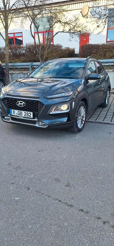 Grau Gebraucht 2021 Hyundai Kona SUV | 11.500 € (Superpreis) - Bild 1/4