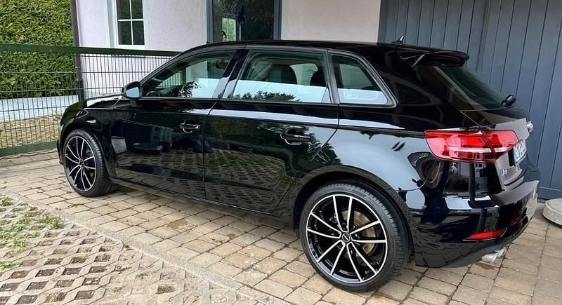 Gebraucht Audi A3 Sportback 150 PS (110 kW) 2020 Schwarz Kleinwagen