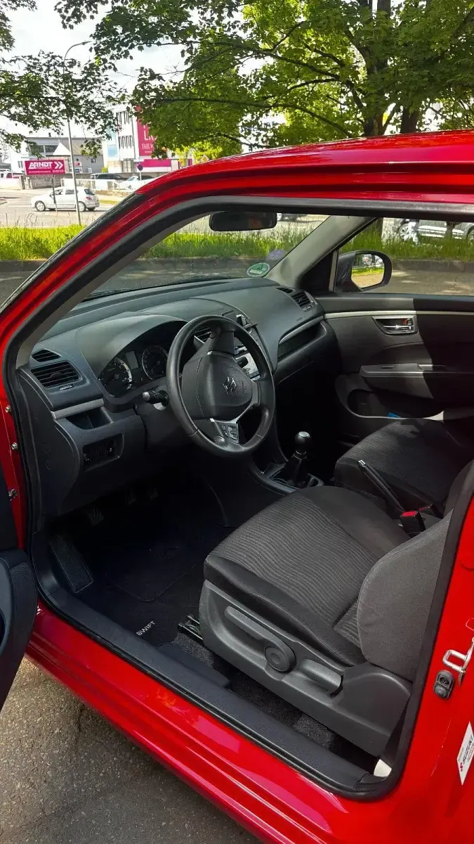Gebraucht Suzuki Swift 94 PS (69 kW) 2012 Rot Kleinwagen