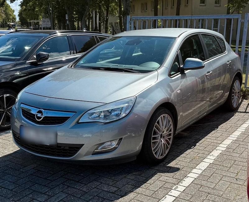 Grau Gebraucht 2010 Opel Astra Limousine | 3.200 € (Superpreis) - Bild 1/4