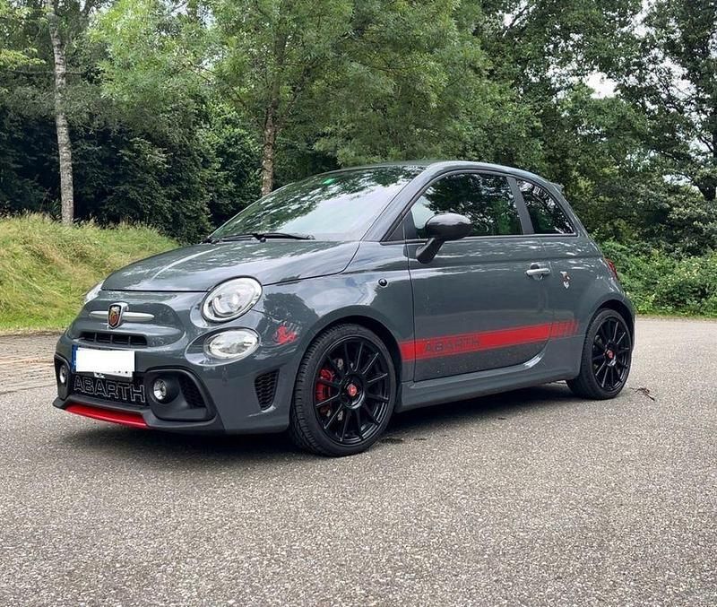 Grau Gebraucht 2017 Abarth 695 Kleinwagen | 16.500 € (Fairer Preis) - Bild 1/4