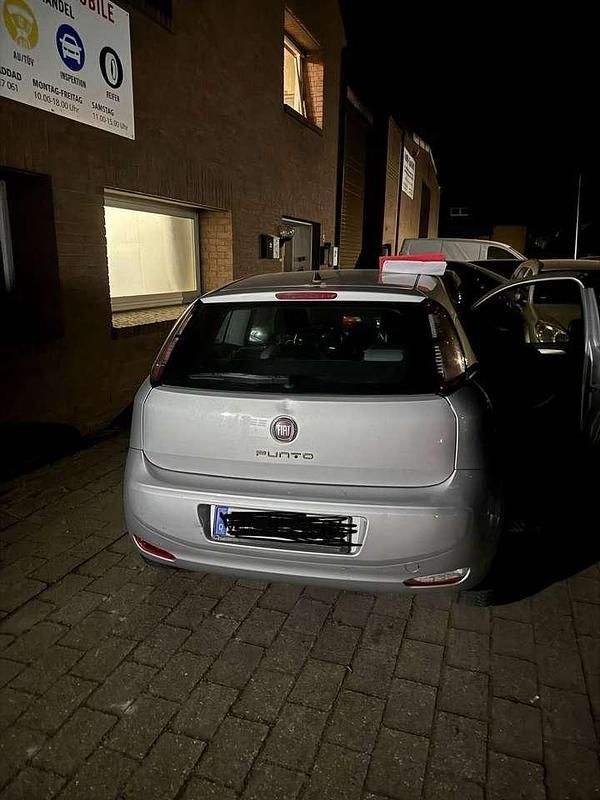 Gebraucht Fiat Punto 73 PS (53 kW) 2012 Grau Kleinwagen