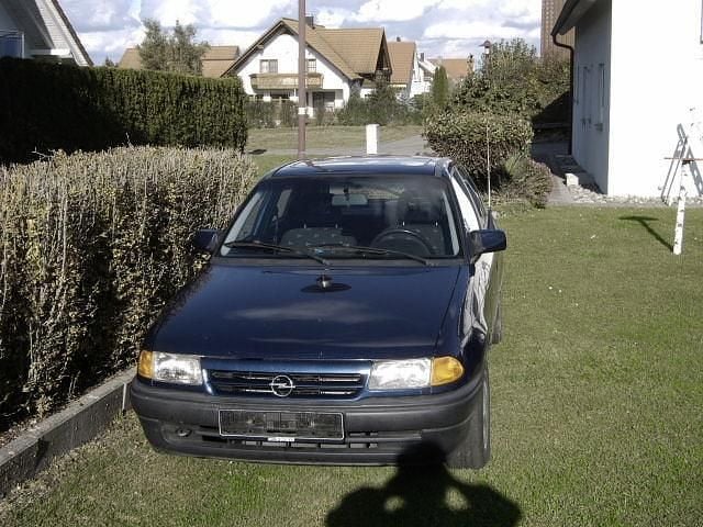 Używany Opel Astra 60 KM (44 kW) 1993 Niebieski