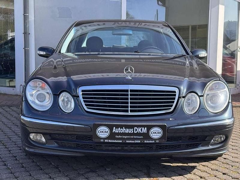 Gebraucht Mercedes E220 150 PS (110 kW) 2004 Smaragdschwarz  metalliclack Limousine