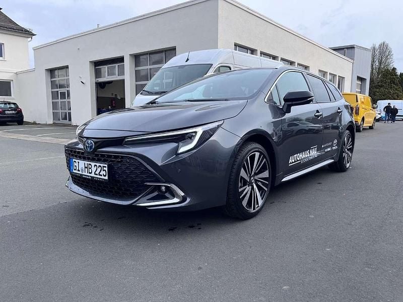 Neu Toyota Corolla 178 PS (130 kW) 2026 Marlingrau metallic Kombi