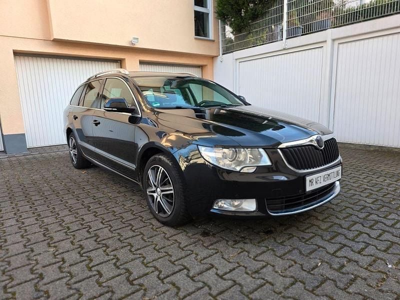 Gebraucht Skoda Superb Elegance 200 PS (147 kW) 2011 Schwarz Kombi