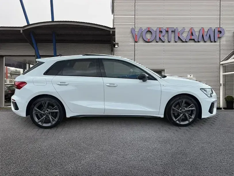 Gebraucht Audi A3 S-Line 150 PS (110 kW) 2023 Gletscherweiß (metallic) Limousine