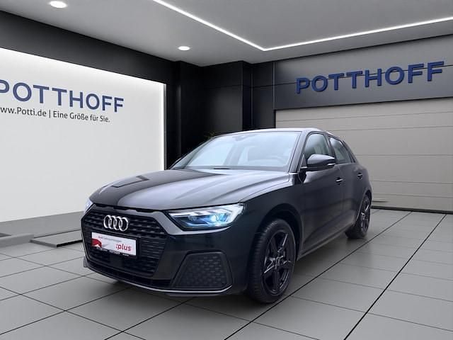 Mythosschwarz metallic Gebraucht 2025 Audi A1 Sportback Ambiente Kleinwagen | 21.450 € (Superpreis) - Bild 1/4