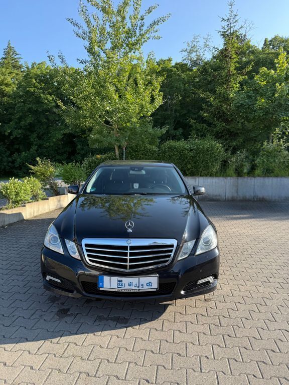 Schwarz Gebraucht 2009 Mercedes E250 Avantgarde Limousine | 12.000 € (Fairer Preis) - Bild 1/4