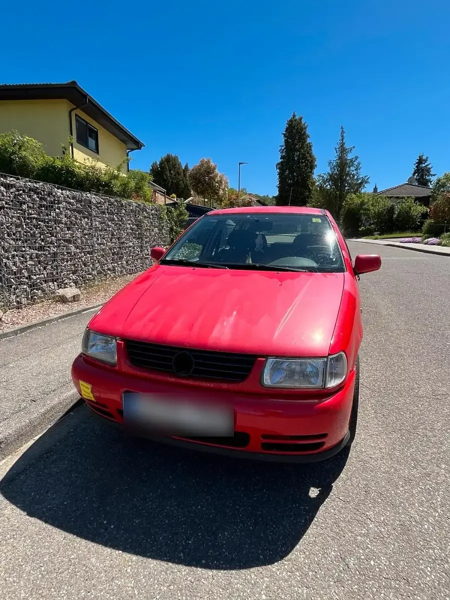 Używany VW Polo 60 KM (44 kW) 1999 Czerwony Hatchback