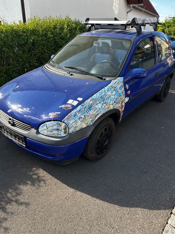 Blau Gebraucht 1998 Opel Corsa Limousine | 800 € (Guter Preis) - Bild 1/4