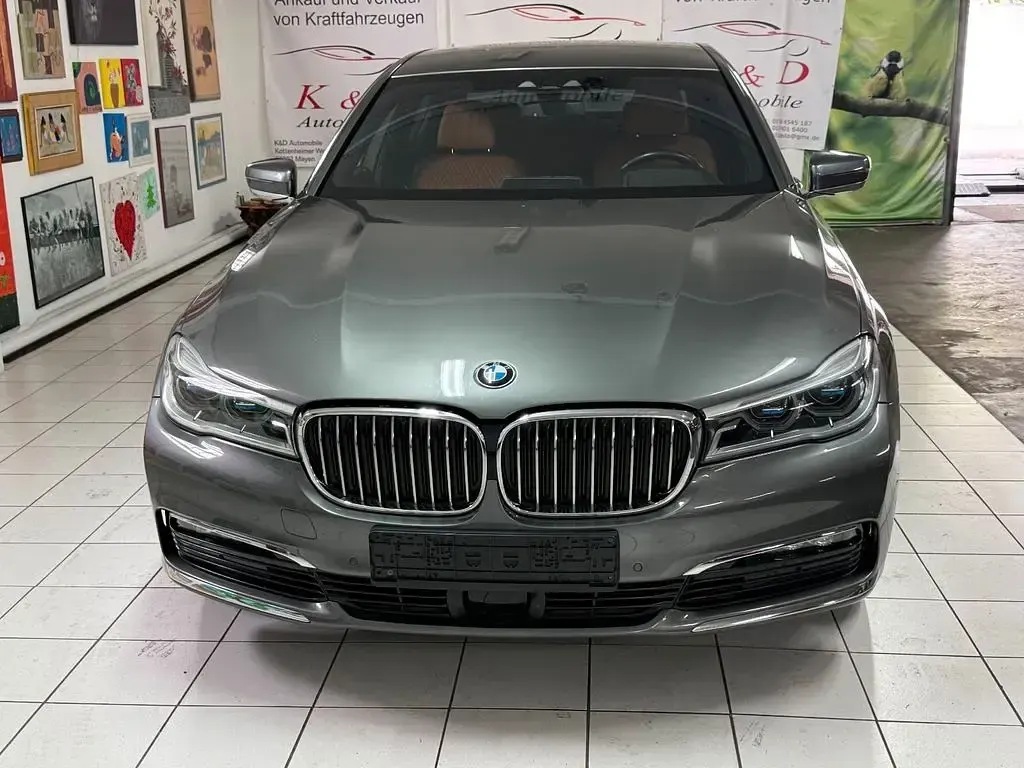 Gebraucht BMW 750 400 PS (294 kW) 2018 Grau Limousine