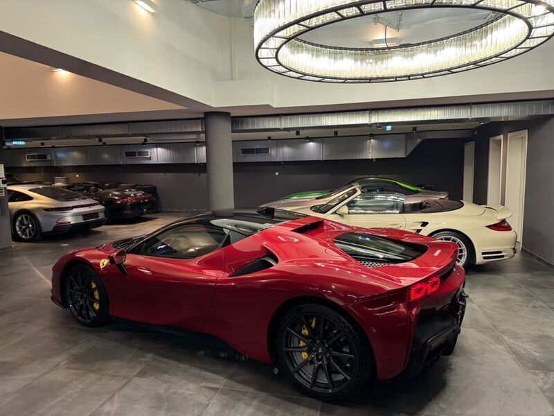 Gebraucht Ferrari SF90 2022 Rot Cabrio