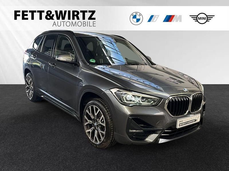Mineralgrau Gebraucht 2021 BMW X1 Sport Line SUV | 26.190 € (Etwas zu teuer) - Bild 1/3